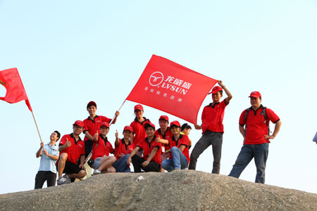 LVSUN organisiert Personal, um den Yangtai-Berg zu besteigen