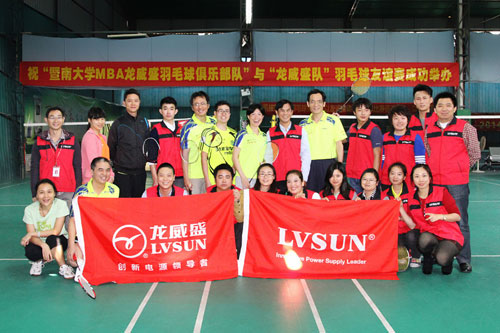 Herzlichen Glückwunsch zum Wettbewerb zwischen dem „Jinan University MBA LVSUN Badminton Club Team“ und dem „LVSUN Team“, das freundschaftlich und erfolgreich abgehalten wurde